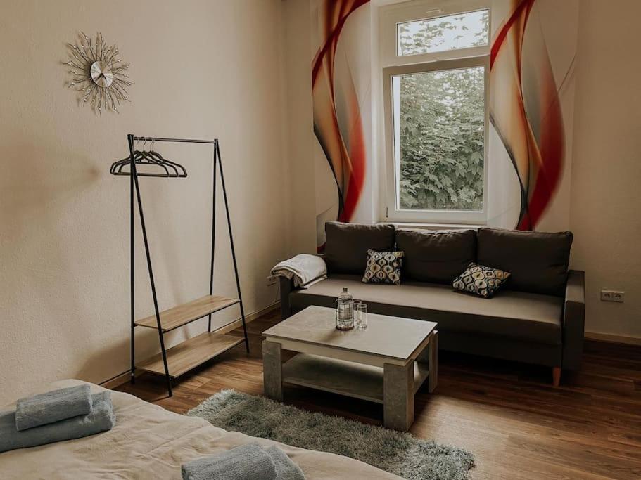 Unser Sonniges Apartment Mit Wlan, Netflix, Xbox 마그데부르크 외부 사진